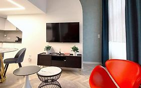 Central Gallery Apartment